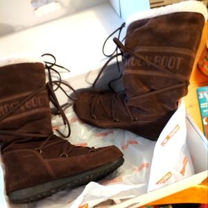 Moon Boot brown suede lace up apres ski boots Made in Ukraine
